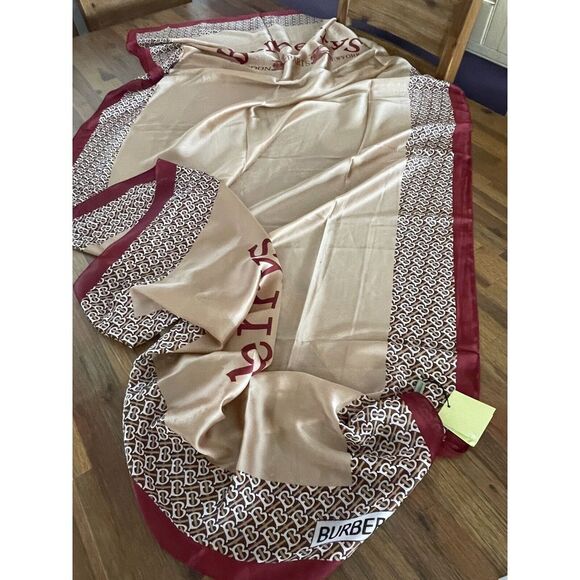 Burberry Scarf Shawl Wrap Stole Authentic BB Logo London Soie Silk 100% READ - Picture 8 of 16
